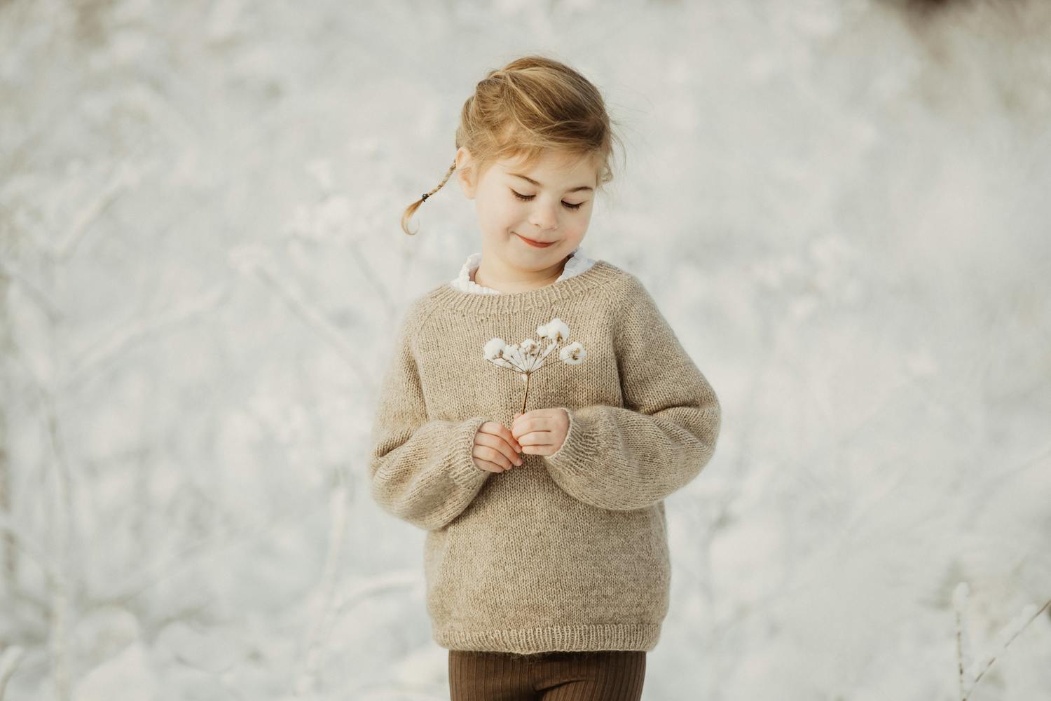 mm3 1xgKvvvu1O6 Portræt af pige med blomst